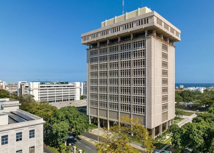 Empleo formal impulsa mercado laboral en 2025 y reduce informalidad a 54.1 %, según el Banco Central